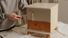 Een nachtkastje verven: De perfecte mix van klassiek en modern